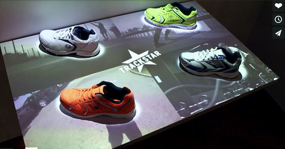 जूता दुकान इंटरएक्टिव शोकेस प्रदर्शनी प्रबंधन प्रणाली वीडियो विज्ञापन का एकीकरण